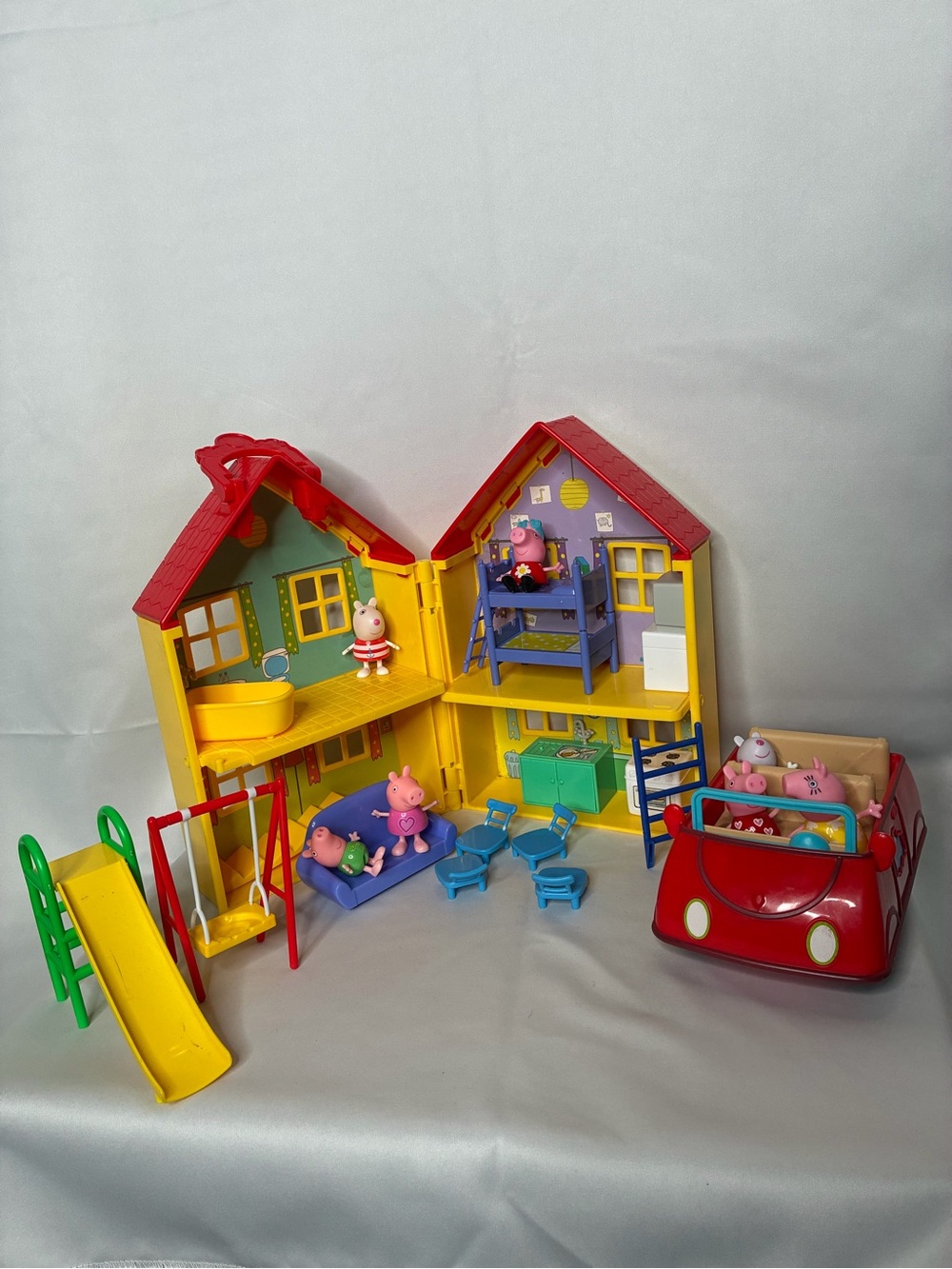 Peppa Pig Fold-Open Playhouse with Red Roof, Yellow Walls and Red Car
